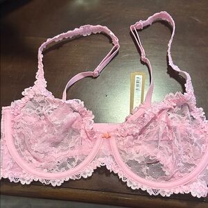 SKIMS Pink Lace Underwire Bra